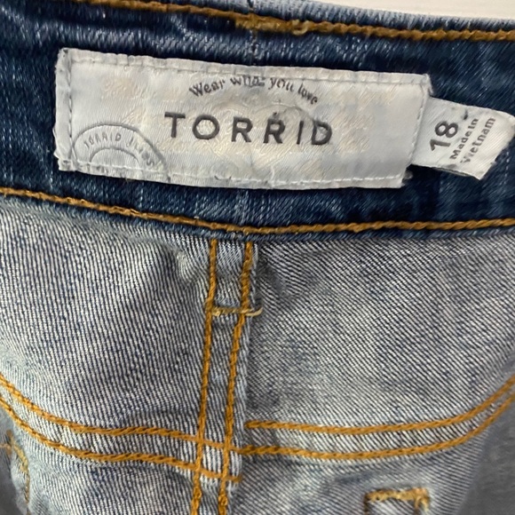 Torrid Distressed Jeans Relaxed Bootleg Size 18 - Picture 4 of 4